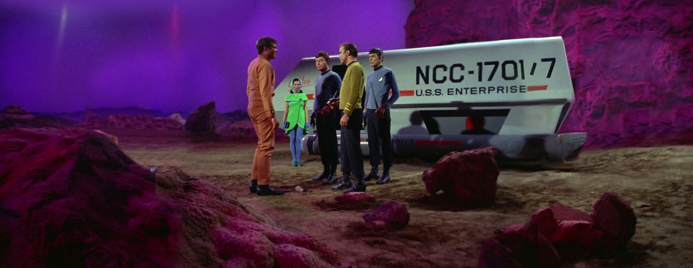 Star Trek in Cinerama Widescreen, par [Nick Acosta](http://cargocollective.com/nickacosta/Star-Trek-in-Cinerama)